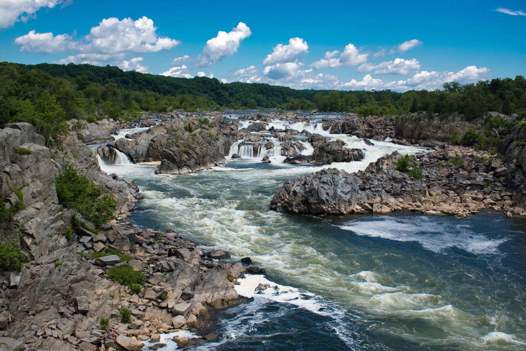 Waterfalls and rocky landscape at Great Falls Park